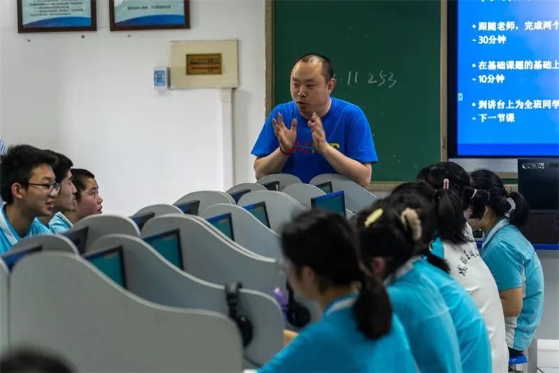 看！人工智能课程进校园，掀起科技的“浪花”(图22)